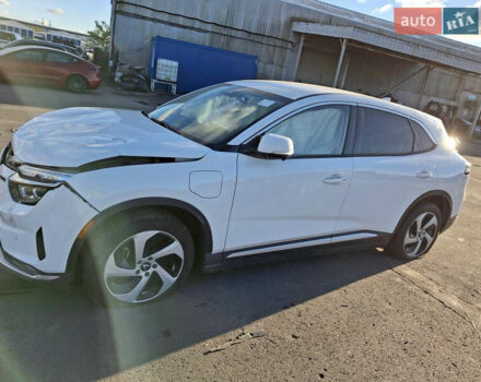 Белый VinFast VF-8, объемом двигателя 0 л и пробегом 3 тыс. км за 12999 $, фото 3 на Automoto.ua