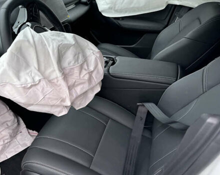 Белый VinFast VF-8, объемом двигателя 0 л и пробегом 3 тыс. км за 12999 $, фото 16 на Automoto.ua