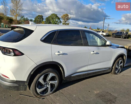 Белый VinFast VF-8, объемом двигателя 0 л и пробегом 3 тыс. км за 12999 $, фото 7 на Automoto.ua