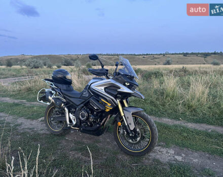 Voge DS525X 2024 в Хмельницком на Automoto.ua Серый Voge DS525X, объемом двигателя 0.49 л и пробегом 7 тыс. км за 5850 $, фото 5 на Automoto.ua