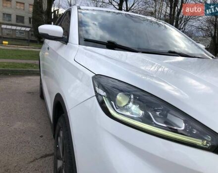Белый Weltmeister EX5, объемом двигателя 0 л и пробегом 55 тыс. км за 11500 $, фото 5 на Automoto.ua