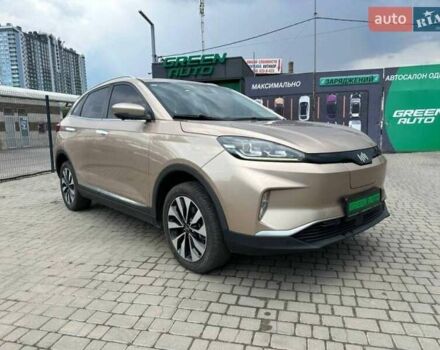 Бежевый Weltmeister EX5, объемом двигателя 0 л и пробегом 125 тыс. км за 13900 $, фото 1 на Automoto.ua