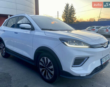 Белый Weltmeister EX5-Z, объемом двигателя 0 л и пробегом 45 тыс. км за 18800 $, фото 1 на Automoto.ua