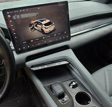 Белый Zeekr 001, объемом двигателя 0 л и пробегом 29 тыс. км за 40000 $, фото 4 на Automoto.ua