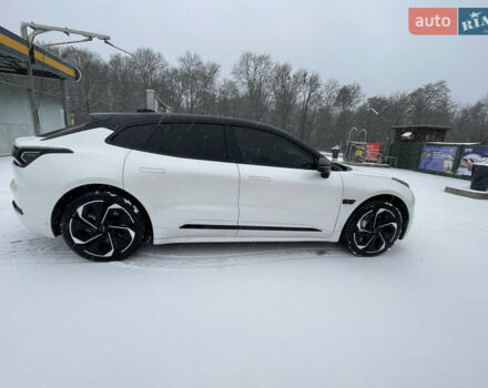 Белый Zeekr 001, объемом двигателя 0 л и пробегом 26 тыс. км за 36500 $, фото 2 на Automoto.ua