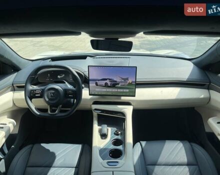 Белый Zeekr 001, объемом двигателя 0 л и пробегом 20 тыс. км за 44900 $, фото 6 на Automoto.ua