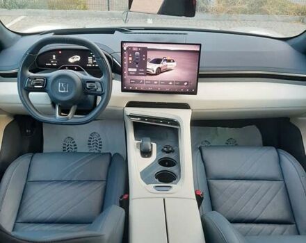 Zeekr 001 2024 в Днепре (Днепропетровске) на Automoto.ua Белый Zeekr 001, объемом двигателя 0 л и пробегом 10 тыс. км за 45999 $, фото 14 на Automoto.ua