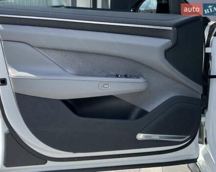 Белый Zeekr 001, объемом двигателя 0 л и пробегом 20 тыс. км за 47000 $, фото 15 на Automoto.ua