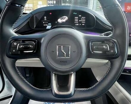 Білий Zeekr 001, об'ємом двигуна 0 л та пробігом 11 тис. км за 37390 $, фото 25 на Automoto.ua