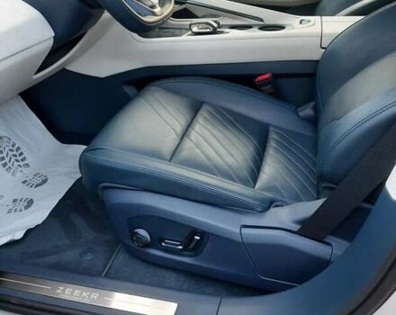 Zeekr 001 2024 в Днепре (Днепропетровске) на Automoto.ua Белый Zeekr 001, объемом двигателя 0 л и пробегом 10 тыс. км за 45999 $, фото 18 на Automoto.ua