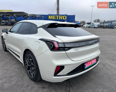 Білий Zeekr 001, об'ємом двигуна 0 л та пробігом 13 тис. км за 45800 $, фото 5 на Automoto.ua