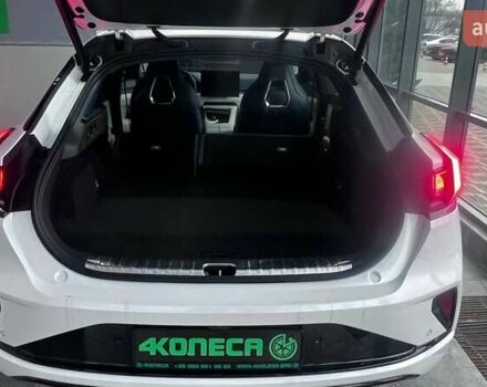 Білий Zeekr 001, об'ємом двигуна 0 л та пробігом 11 тис. км за 37390 $, фото 17 на Automoto.ua