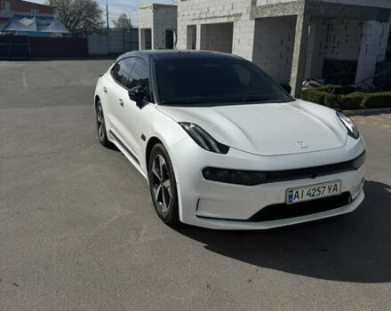 Белый Zeekr 001, объемом двигателя 0 л и пробегом 30 тыс. км за 35599 $, фото 2 на Automoto.ua