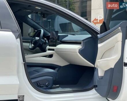 Белый Zeekr 001, объемом двигателя 0 л и пробегом 15 тыс. км за 38800 $, фото 5 на Automoto.ua