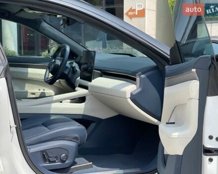 Белый Zeekr 001, объемом двигателя 0 л и пробегом 10 тыс. км за 40800 $, фото 5 на Automoto.ua