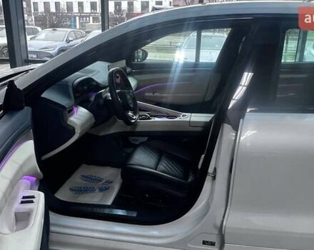 Білий Zeekr 001, об'ємом двигуна 0 л та пробігом 11 тис. км за 37390 $, фото 8 на Automoto.ua