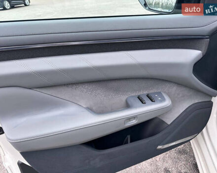 Білий Zeekr 001, об'ємом двигуна 0 л та пробігом 13 тис. км за 45800 $, фото 23 на Automoto.ua