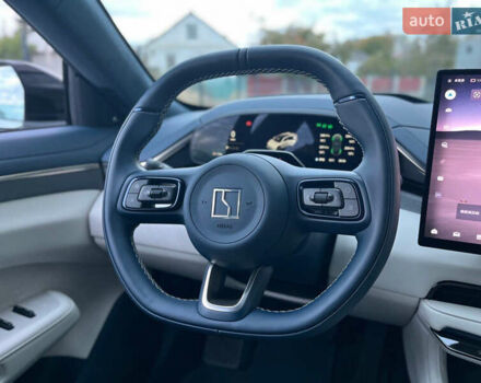 Білий Zeekr 001, об'ємом двигуна 0 л та пробігом 11 тис. км за 40900 $, фото 4 на Automoto.ua