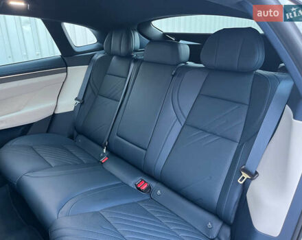 Білий Zeekr 001, об'ємом двигуна 0 л та пробігом 11 тис. км за 40900 $, фото 6 на Automoto.ua