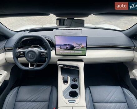 Белый Zeekr 001, объемом двигателя 0 л и пробегом 2 тыс. км за 46900 $, фото 4 на Automoto.ua