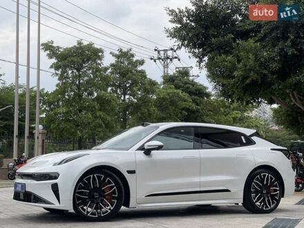 Zeekr 001 2025 в Одессе на Automoto.ua Белый Zeekr 001, объемом двигателя 0 л и пробегом 3 тыс. км за 46900 $, фото 1 на Automoto.ua