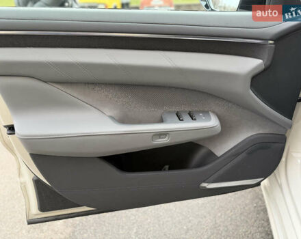 Бежевый Zeekr 001, объемом двигателя 0 л и пробегом 10 тыс. км за 36900 $, фото 6 на Automoto.ua