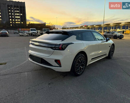 Бежевый Zeekr 001, объемом двигателя 0 л и пробегом 12 тыс. км за 46777 $, фото 6 на Automoto.ua