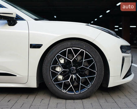 Бежевый Zeekr 001, объемом двигателя 0 л и пробегом 8 тыс. км за 42900 $, фото 5 на Automoto.ua