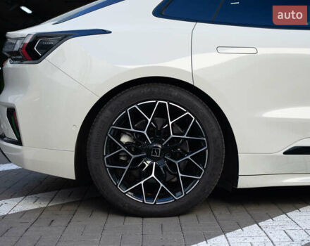 Бежевый Zeekr 001, объемом двигателя 0 л и пробегом 8 тыс. км за 42900 $, фото 4 на Automoto.ua