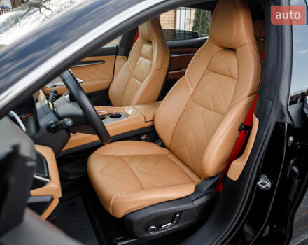 Zeekr 001 2023 у Бару на Automoto.ua Чорний Zeekr 001, об'ємом двигуна 0 л та пробігом 43 тис. км за 33900 $, фото 27 на Automoto.ua