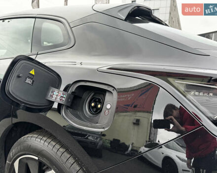 Черный Zeekr 001, объемом двигателя 0 л и пробегом 1 тыс. км за 35900 $, фото 5 на Automoto.ua