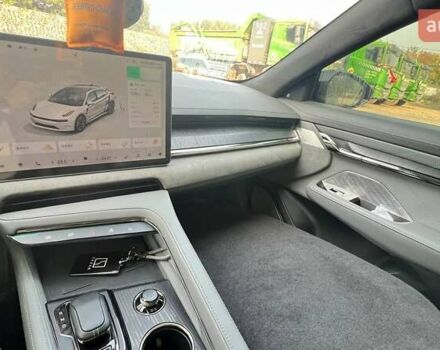 Сірий Zeekr 001, об'ємом двигуна 0 л та пробігом 49 тис. км за 35900 $, фото 6 на Automoto.ua