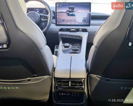 Серый Zeekr 001, объемом двигателя 0 л и пробегом 15 тыс. км за 39000 $, фото 36 на Automoto.ua