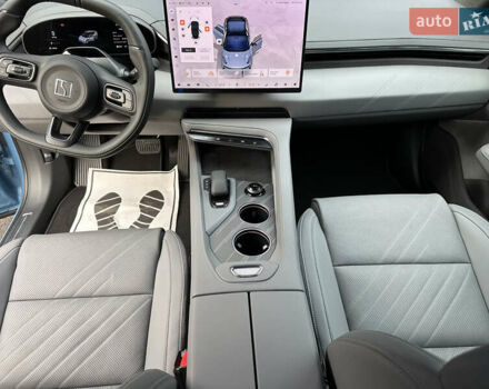 Zeekr 001 2025 в Киеве на Automoto.ua Синий Zeekr 001, объемом двигателя 0 л и пробегом 2 тыс. км за 53999 $, фото 16 на Automoto.ua