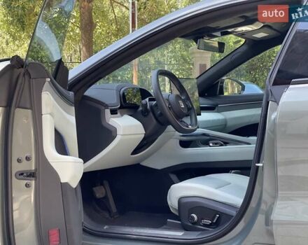 Зелений Zeekr 001, об'ємом двигуна 0 л та пробігом 12 тис. км за 43700 $, фото 4 на Automoto.ua