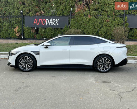 Белый Zeekr 007, объемом двигателя 0 л и пробегом 5 тыс. км за 38300 $, фото 3 на Automoto.ua