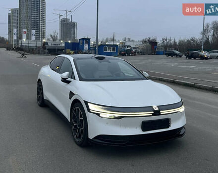 Белый Zeekr 007, объемом двигателя 0 л и пробегом 20 тыс. км за 38500 $, фото 1 на Automoto.ua