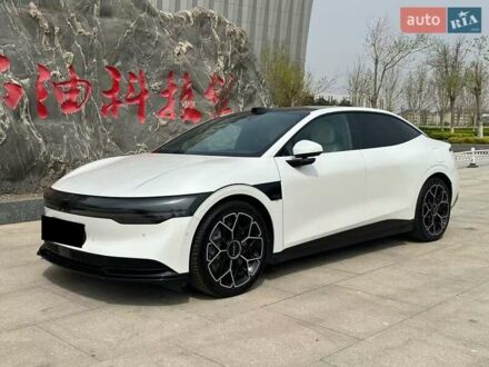 Zeekr 007 2024 у Києві на Automoto.ua Білий Zeekr 007, об'ємом двигуна 0 л та пробігом 14 тис. км за 29800 $, фото 1 на Automoto.ua