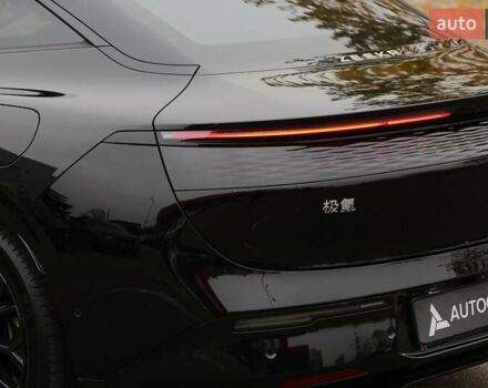 Черный Zeekr 007, объемом двигателя 0 л и пробегом 12 тыс. км за 33900 $, фото 8 на Automoto.ua