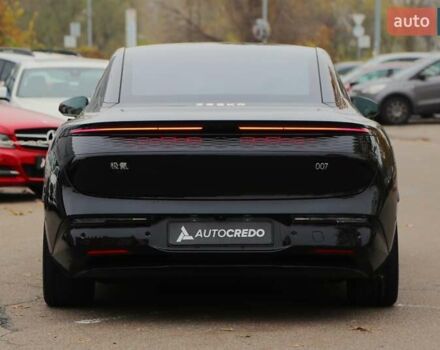 Черный Zeekr 007, объемом двигателя 0 л и пробегом 12 тыс. км за 33900 $, фото 6 на Automoto.ua