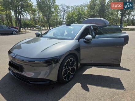Zeekr 007 2024 в Кривом Роге на Automoto.ua Серый Zeekr 007, объемом двигателя 0 л и пробегом 22 тыс. км за 39900 $, фото 1 на Automoto.ua