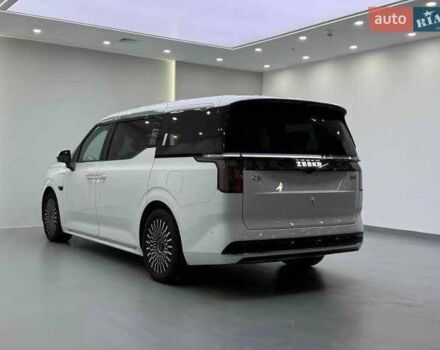 Белый Zeekr 009, объемом двигателя 0 л и пробегом 14 тыс. км за 68700 $, фото 3 на Automoto.ua