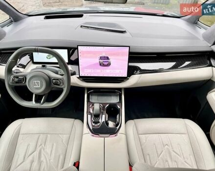Серый Zeekr 009, объемом двигателя 0 л и пробегом 11 тыс. км за 68999 $, фото 41 на Automoto.ua
