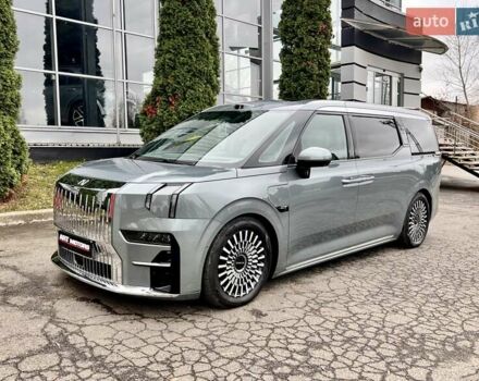 Серый Zeekr 009, объемом двигателя 0 л и пробегом 11 тыс. км за 68999 $, фото 6 на Automoto.ua