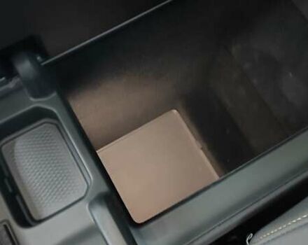 Zeekr 7X 2024 у Києві на Automoto.ua Помаранчевий Zeekr 7X, об'ємом двигуна 0 л та пробігом 6 тис. км за 38999 $, фото 53 на Automoto.ua