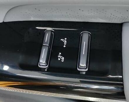 Zeekr 7X 2024 у Києві на Automoto.ua Помаранчевий Zeekr 7X, об'ємом двигуна 0 л та пробігом 6 тис. км за 38999 $, фото 30 на Automoto.ua