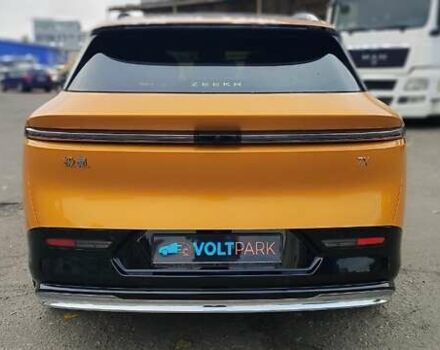 Zeekr 7X 2024 у Києві на Automoto.ua Помаранчевий Zeekr 7X, об'ємом двигуна 0 л та пробігом 6 тис. км за 38999 $, фото 2 на Automoto.ua