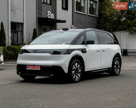 Білий Zeekr Mix, об'ємом двигуна 0 л та пробігом 1 тис. км за 46850 $, фото 3 на Automoto.ua