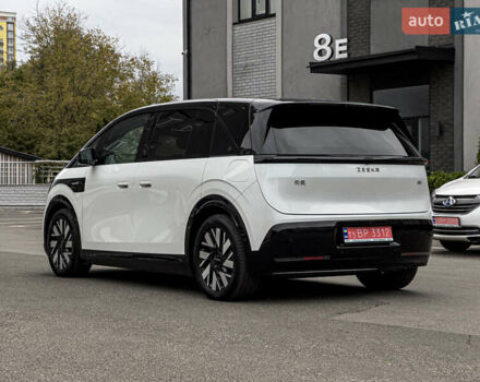 Білий Zeekr Mix, об'ємом двигуна 0 л та пробігом 1 тис. км за 46850 $, фото 15 на Automoto.ua