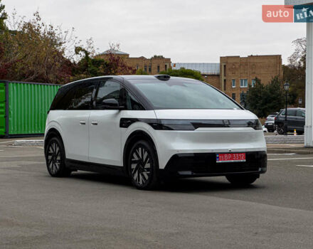 Білий Zeekr Mix, об'ємом двигуна 0 л та пробігом 4 тис. км за 46850 $, фото 2 на Automoto.ua